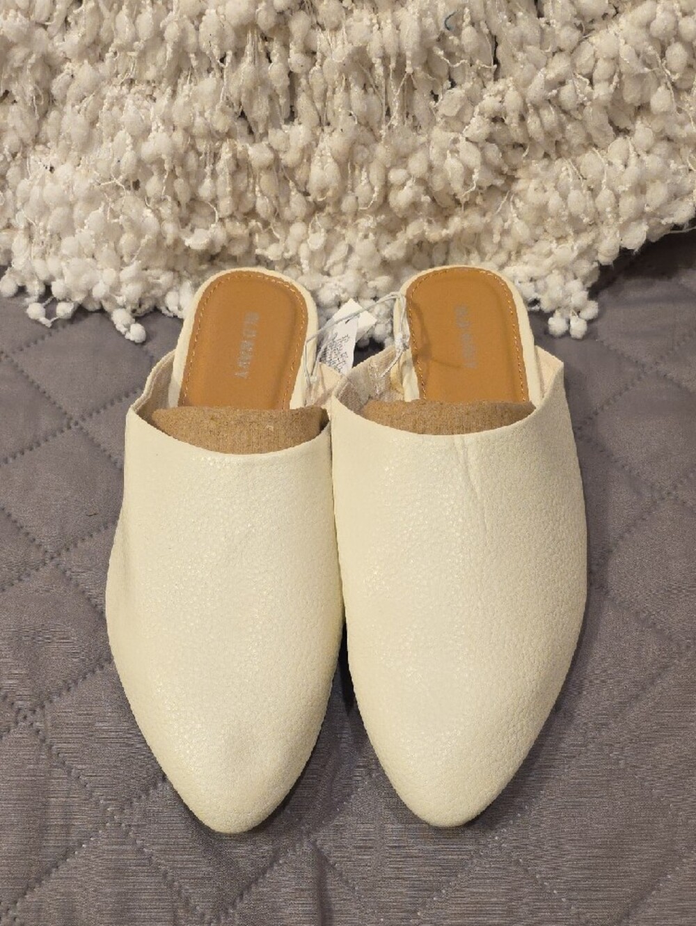 Old Navy Cream Faux Leather Slip-On Pointed Mules - Picture 3 of 16